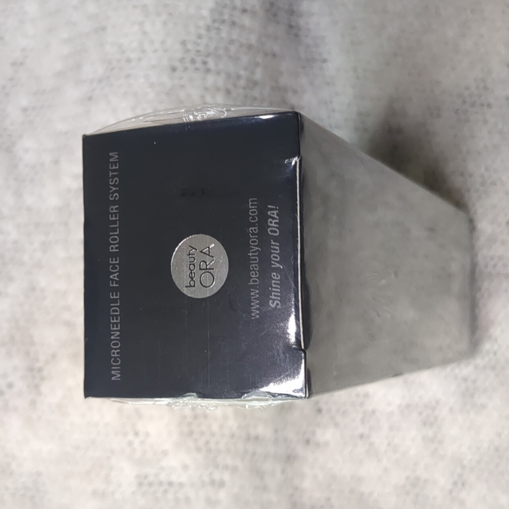 Beauty by ORA Silver Deluxe Microneedle Roller (0.25mm), One Skincare Tool - Picture 6 of 13